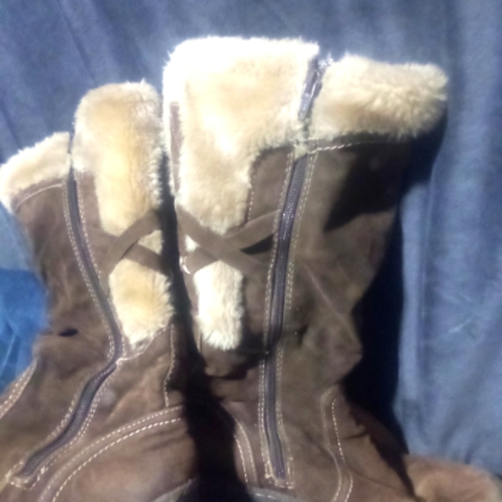 Womens fur filled winter boot